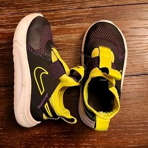 Nike flex runner shoe size 9c